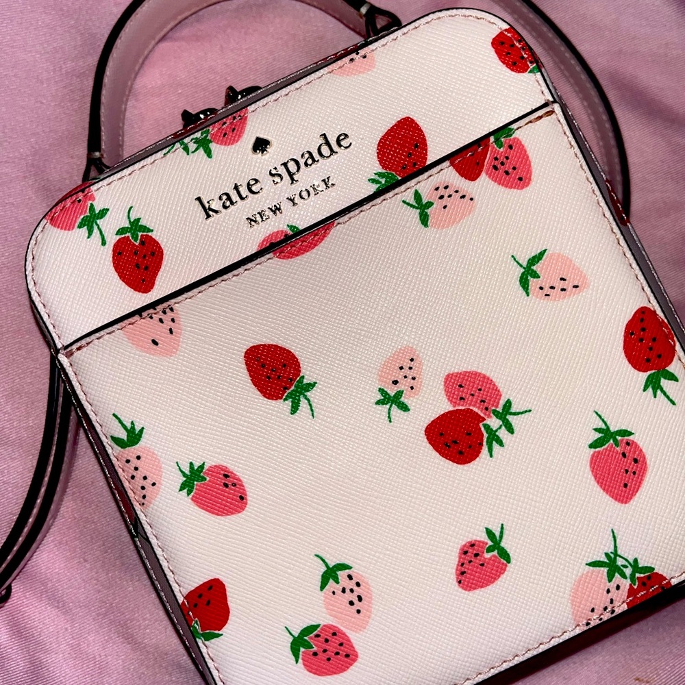 Kate spade strawberry collection very very rare vanity purse - Picture 2 of 8